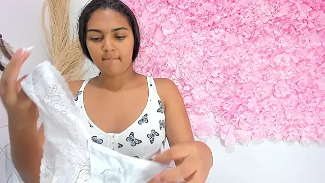 Melodymoore  online show from February 14, 2026, 9:15 pm