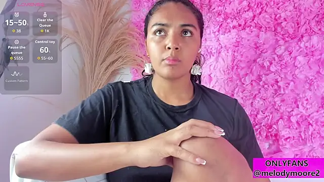 Snapshot of Melodymoore_ chatting on October 19, 2025, 10:12 pm Melodymoore online show from October 19, 2025, 10:12 pm