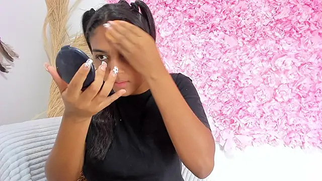 Melodymoore  online show from February 15, 2026, 9:25 pm