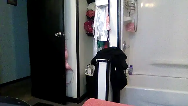 mrstoxox4594 online show from May 7, 2026, 4:32 pm