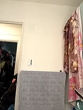 Foxxyhoneypott online show from March 29, 2026, 2:13 am