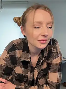 EvaBrooklyn online show from March 4, 2025, 11:08 am