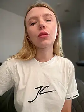 EvaBrooklyn online show from March 13, 2025, 3:33 am