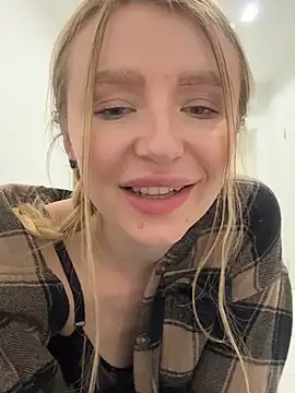 EvaBrooklyn online show from March 3, 2025, 7:17 pm