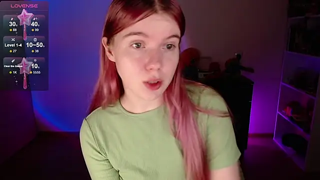 Snapshot of Strawberry_juli chatting on November 23, 2025, 7:18 am Strawberry juli online show from November 23, 2025, 7:18 am