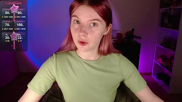 Snapshot of Strawberry_juli chatting on November 22, 2025, 9:30 am Strawberry juli online show from November 22, 2025, 9:30 am