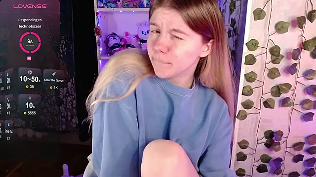 Snapshot of Strawberry_juli chatting on March 22, 2025, 1:22 am Strawberry juli online show from March 22, 2025, 1:22 am