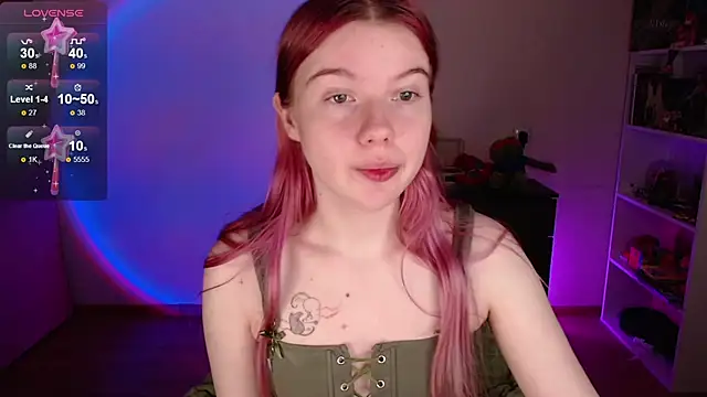 Snapshot of Strawberry_juli chatting on November 15, 2025, 9:35 am Strawberry juli online show from November 15, 2025, 9:35 am