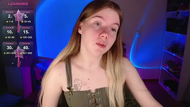 Snapshot of Strawberry_juli chatting on October 2, 2025, 6:06 am Strawberry juli online show from October 2, 2025, 6:06 am