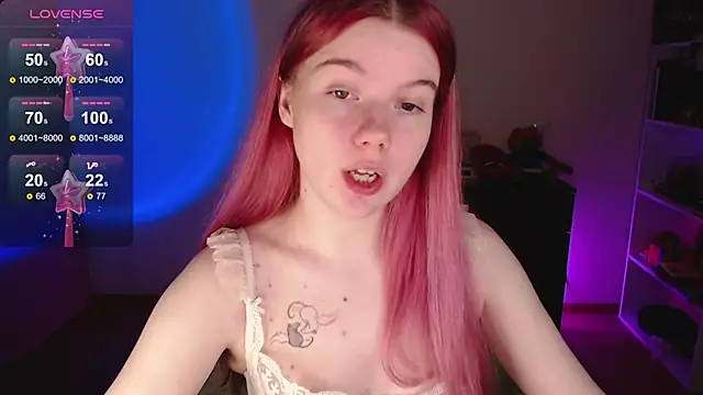 Snapshot of Strawberry_juli chatting on November 6, 2025, 7:56 am Strawberry juli online show from November 6, 2025, 7:56 am