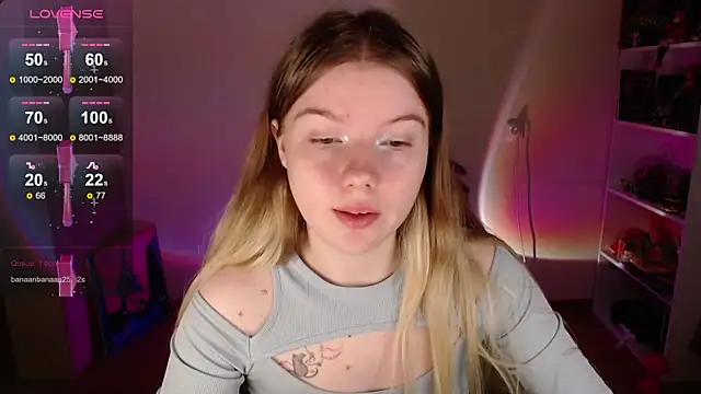 Snapshot of Strawberry_juli chatting on September 29, 2025, 6:42 am Strawberry juli online show from September 29, 2025, 6:42 am