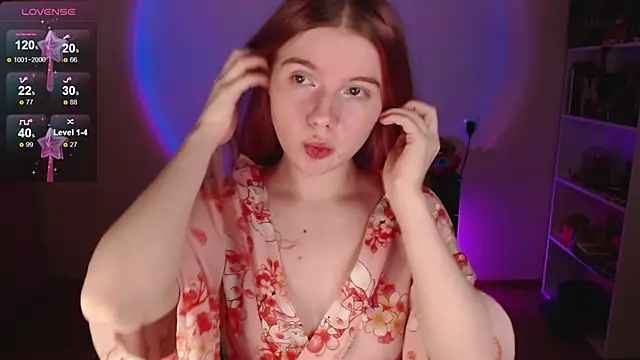 Strawberry juli online show from December 22, 2025, 3:45 pm