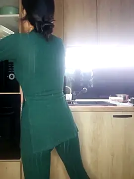 Snapshot of zoeylarkens chatting on October 29, 2025, 1:54 pm zoeylarkens online show from October 29, 2025, 1:54 pm