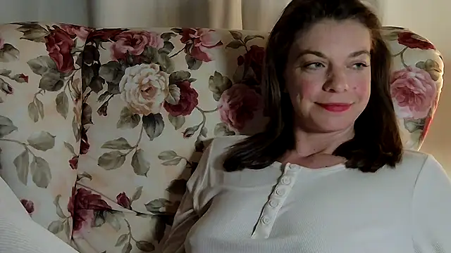 Snapshot of Rosemarie_Blu chatting on April 21, 2026, 9:43 pm Rosemarie Blu online show from April 21, 2026, 9:43 pm