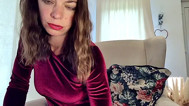 Snapshot of Rosemarie_Blu chatting on May 20, 2026, 7:27 am Rosemarie Blu online show from May 20, 2026, 7:27 am