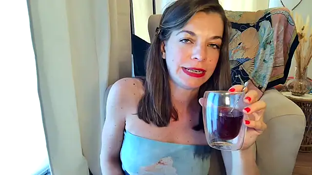 Snapshot of Rosemarie_Blu chatting on May 22, 2026, 1:53 pm Rosemarie Blu online show from May 22, 2026, 1:53 pm