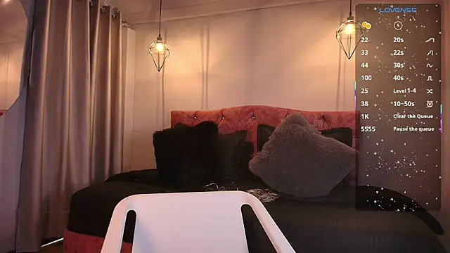 miaoconell online show from November 6, 2025, 8:46 pm