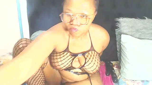 Snapshot of BootyClitQueen chatting on May 13, 2026, 5:47 am BootyClitQueen online show from May 13, 2026, 5:47 am