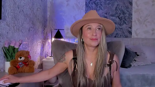 Snapshot of Liannaa_ chatting on October 17, 2025, 6:32 pm Liannaa online show from October 17, 2025, 6:32 pm