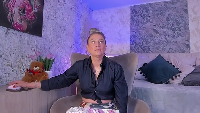 Snapshot of Liannaa_ chatting on November 20, 2025, 7:47 pm Liannaa online show from November 20, 2025, 7:47 pm