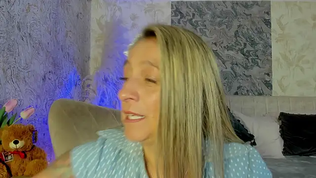 Snapshot of Liannaa_ chatting on October 8, 2025, 11:38 pm Liannaa online show from October 8, 2025, 11:38 pm