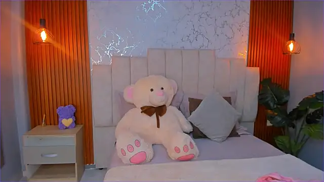 ScarlettWallace online show from November 15, 2025, 3:38 pm