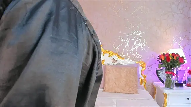 ScarlettWallace online show from November 8, 2025, 8:07 am