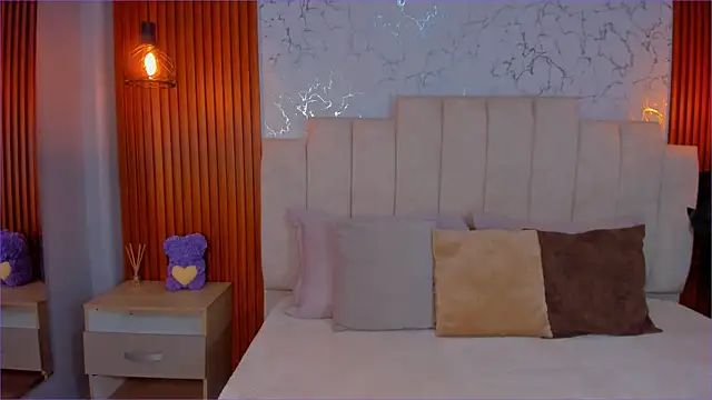 ScarlettWallace online show from September 25, 2025, 5:30 pm