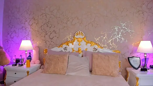 ScarlettWallace online show from November 25, 2025, 3:01 pm