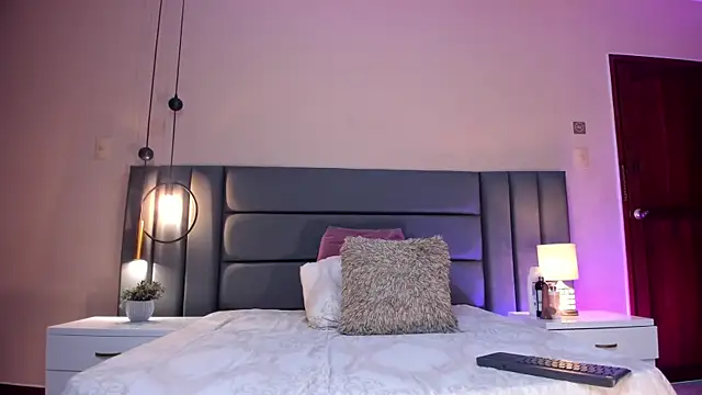 SeleneLujan online show from December 1, 2025, 11:44 am