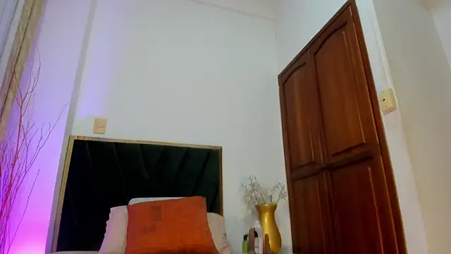 SeleneLujan online show from February 12, 2026, 11:43 am