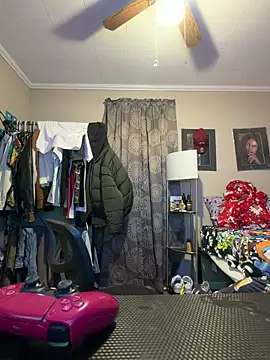 papiVilla23 online show from February 4, 2026, 5:24 am