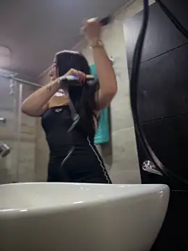 Snapshot of Mila_LS chatting on November 28, 2025, 1:11 pm Mila LS online show from November 28, 2025, 1:11 pm