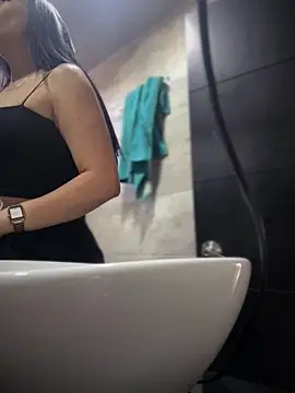 Snapshot of Mila_LS chatting on November 11, 2025, 1:17 pm Mila LS online show from November 11, 2025, 1:17 pm