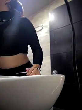 Snapshot of Mila_LS chatting on October 20, 2025, 1:11 pm Mila LS online show from October 20, 2025, 1:11 pm