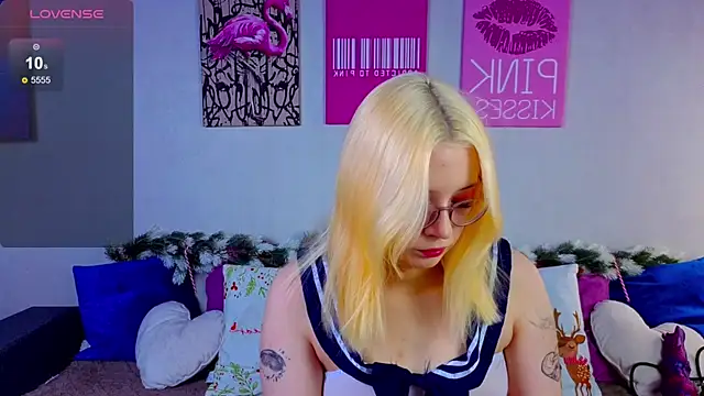 AuroraPrincess online show from December 22, 2025, 1:11 pm