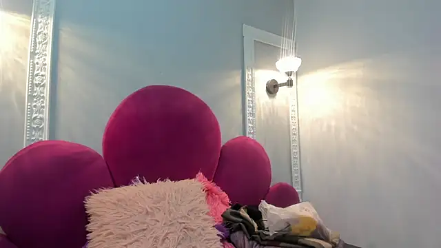 Bonniie 22 online show from October 31, 2025, 1:52 pm