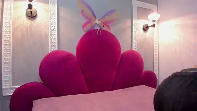 Bonniie 22 online show from November 10, 2025, 4:12 pm