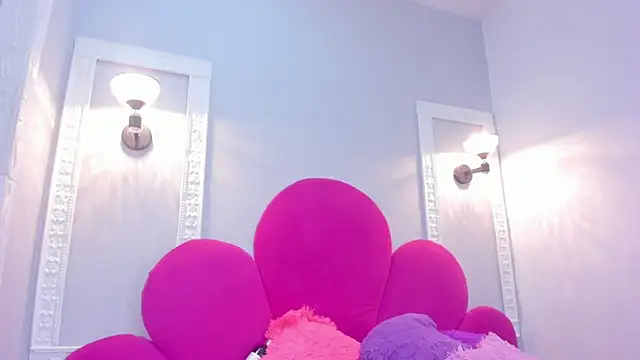 Bonniie 22 online show from October 25, 2025, 2:07 pm