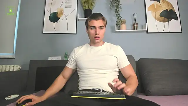 Snapshot of Kyle_Baker chatting on October 17, 2025, 11:23 am Kyle Baker online show from October 17, 2025, 11:23 am