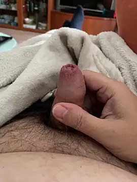 Snapshot of littletoy64 chatting on October 30, 2025, 8:34 am littletoy64 online show from October 30, 2025, 8:34 am