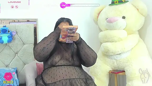 LunaaSweett online show from April 30, 2026, 8:38 pm