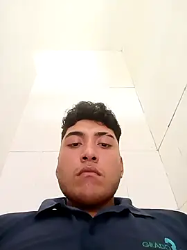 crisssalazar online show from September 12, 2025, 9:14 pm