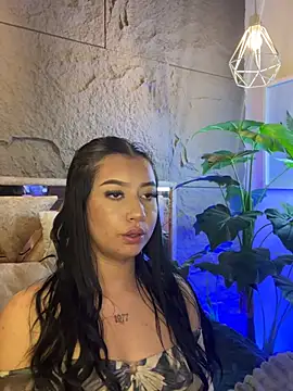 i sabella 25 online show from April 15, 2026, 6:30 am