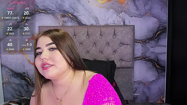 Snapshot of MadissonLee__ chatting on November 25, 2025, 7:14 pm MadissonLee online show from November 25, 2025, 7:14 pm