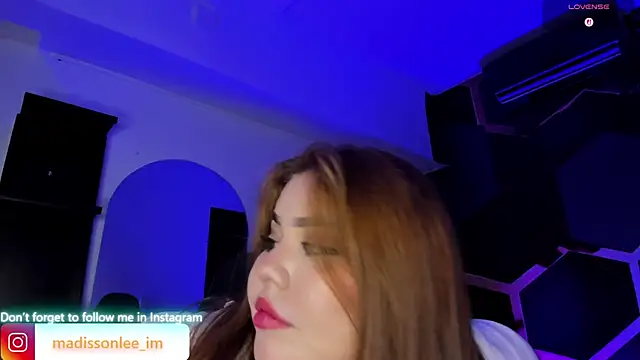 MadissonLee   online show from June 26, 2026, 3:45 am