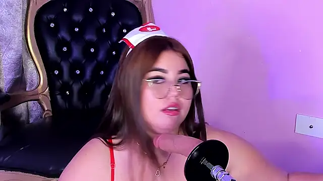 Snapshot of MadissonLee__ chatting on November 15, 2025, 7:18 pm MadissonLee online show from November 15, 2025, 7:18 pm