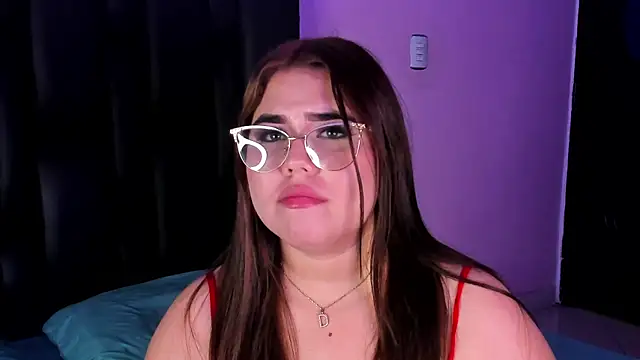 Snapshot of MadissonLee__ chatting on November 12, 2025, 12:04 am MadissonLee online show from November 12, 2025, 12:04 am