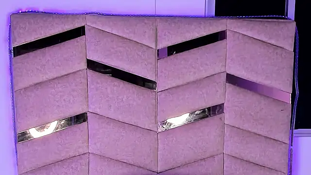 Snapshot of MadissonLee__ chatting on November 30, 2025, 12:17 pm MadissonLee online show from November 30, 2025, 12:17 pm