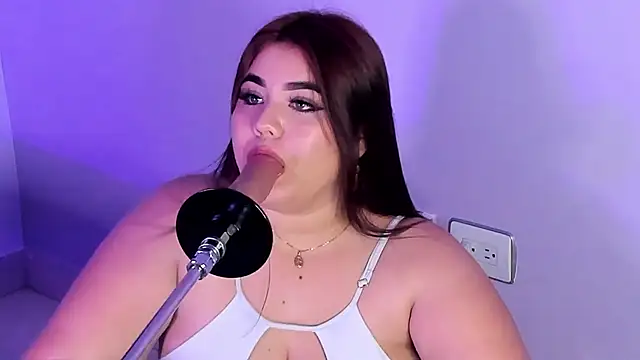 Snapshot of MadissonLee__ chatting on November 29, 2025, 7:25 pm MadissonLee online show from November 29, 2025, 7:25 pm